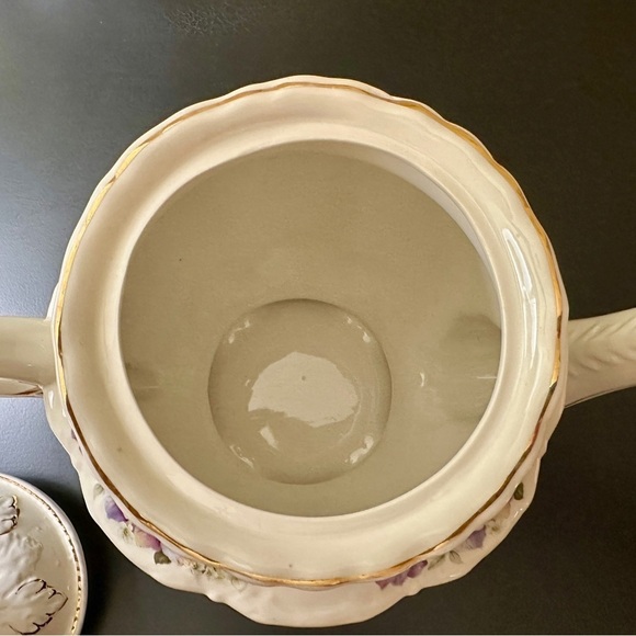 VINTAGE, CROWN DORSET, WHITE TEAPOT WITH PURPLE PANSIES & GOLD TRIM. - Picture 5 of 16